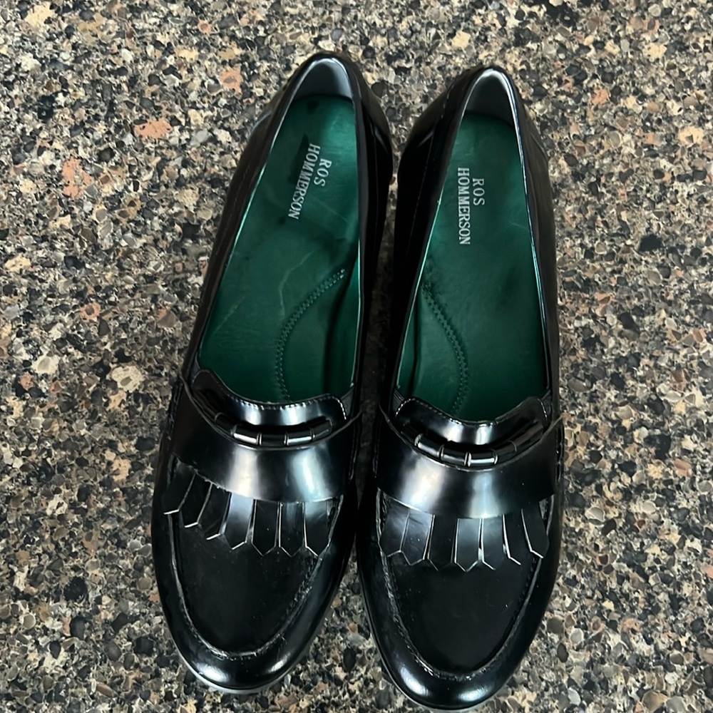 Black like new condition loafers! Ros Hommerson